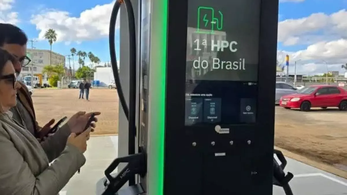 Porto Alegre recebe estação de recarga ultrarrápida de 480 kW para veículos elétricos