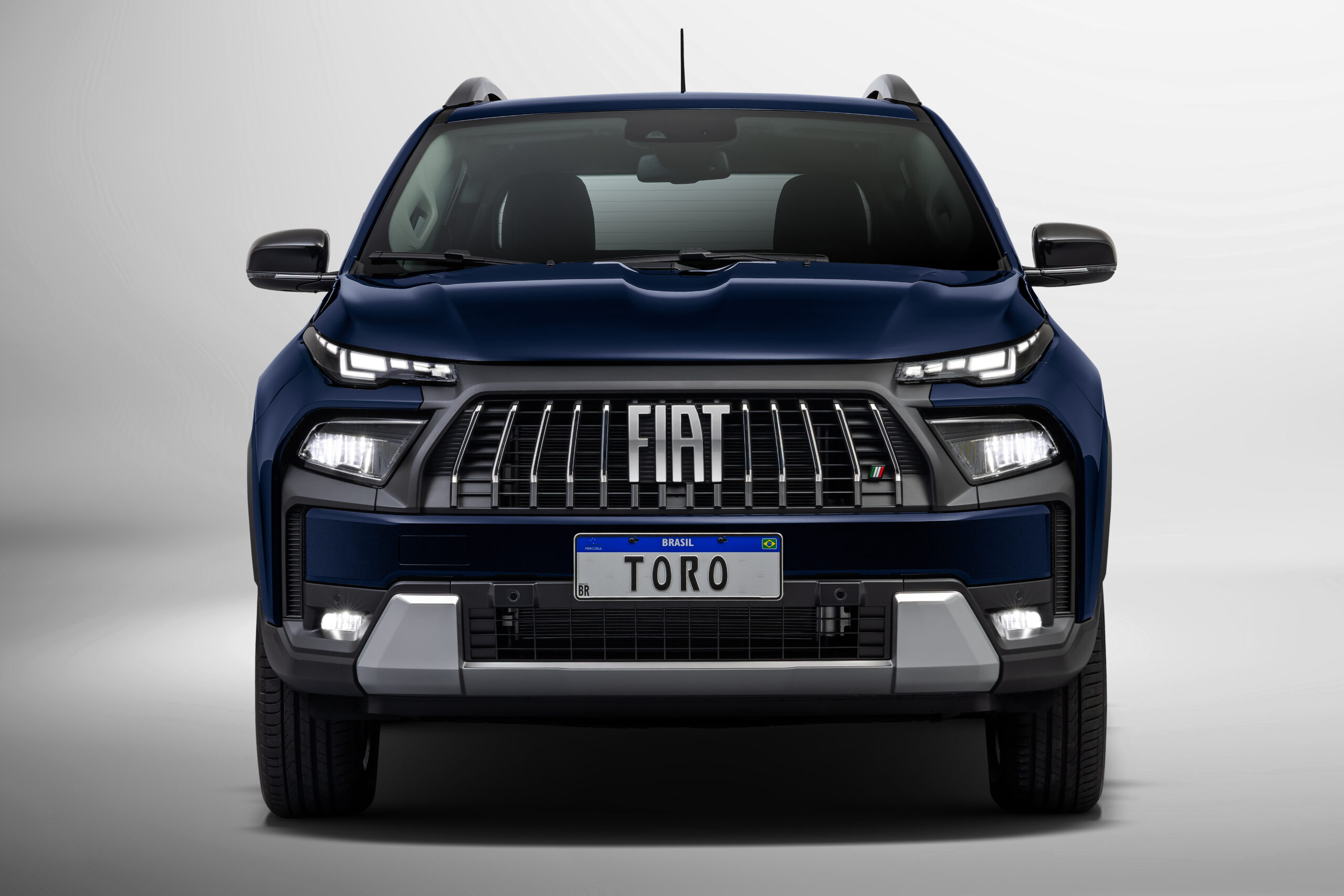 Fiat Toro 2027 estreia sistema híbrido de 48V e já encosta nos R$ 200 mil Fiat Toro 2027 estreia sistema híbrido de 48V e já encosta nos R$ 200 mil