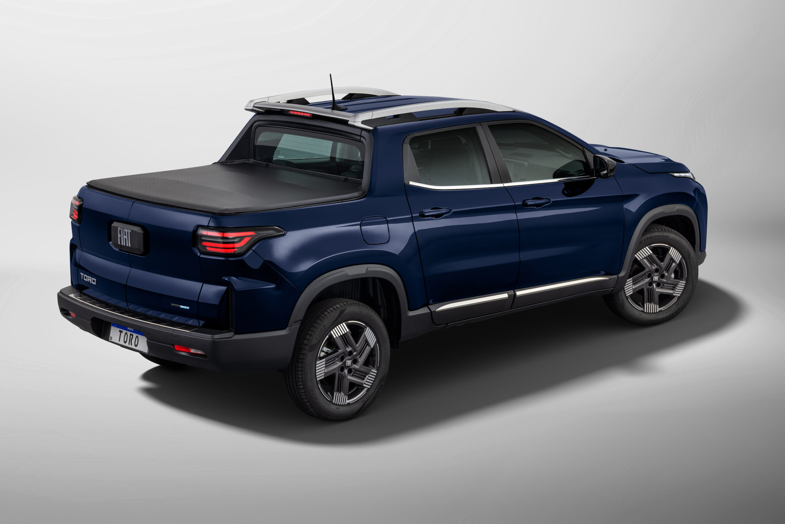 Fiat Toro 2027 estreia sistema híbrido de 48V e já encosta nos R$ 200 mil