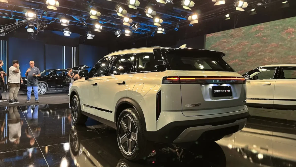 BYD Song Pro ou Jaecoo 7 Elite? Descobrimos qual SUV vale mais a pena em 2026