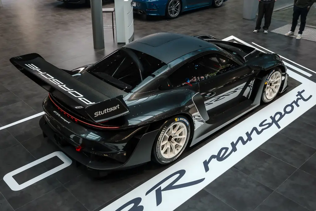 Conheça o Porsche 911 GT3 R Rennsport, modelo exclusivo de US$ 1 milhão