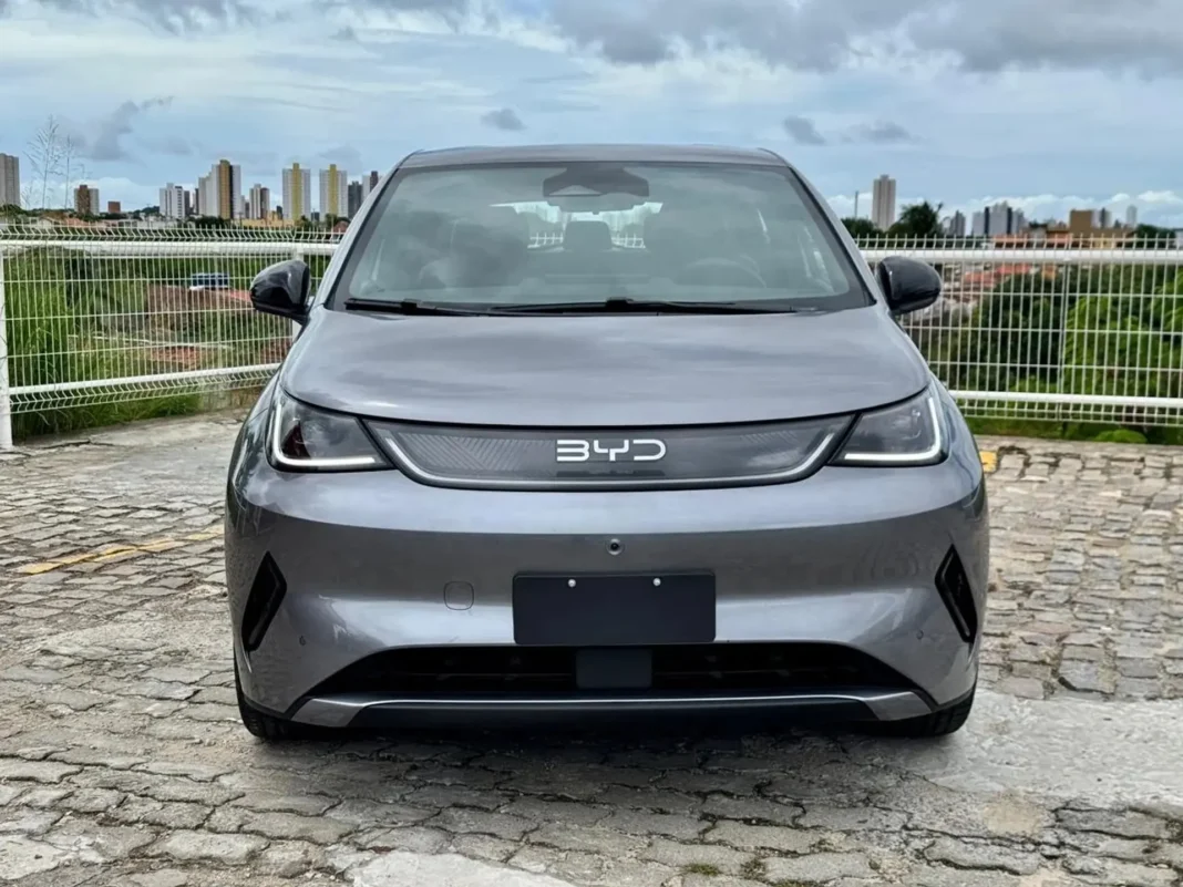 Quantas placas solares são necessárias para carregar um carro elétrico? Quantas placas solares são necessárias para carregar um carro elétrico?