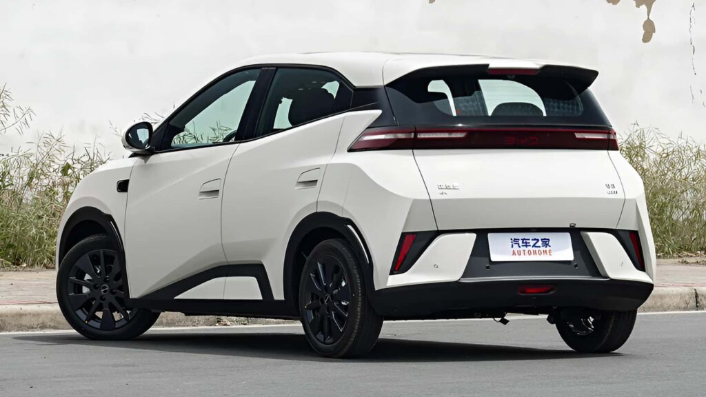 Novo BYD Dolphin Mini 2027 muda por dentro na China e pode estrear em breve no Brasil