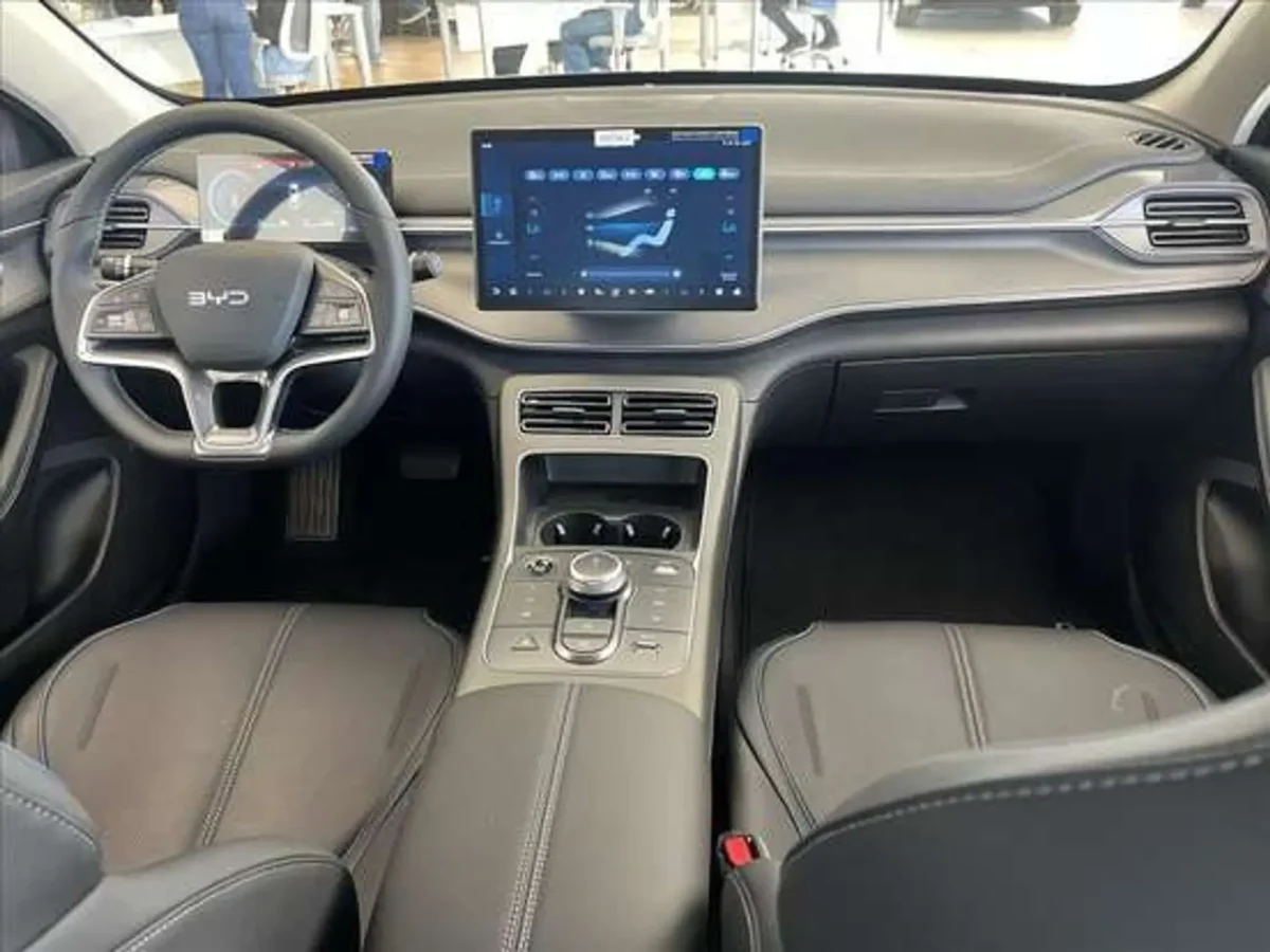 BYD King GS 2027 chega mais equipado sem aumentar o preço