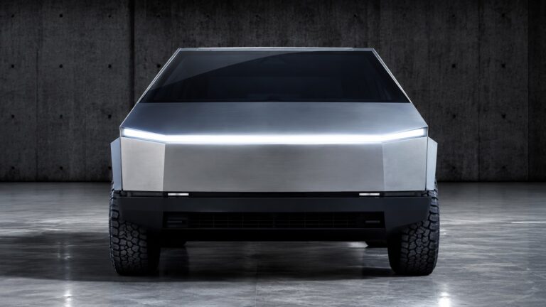 Tesla Cybertruck afunda em lago durante teste de “modo aquático”