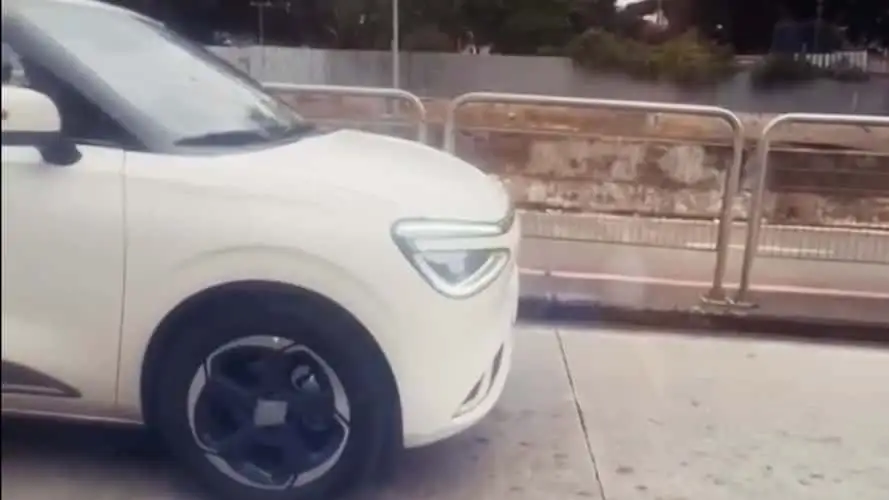 Flagra revela DFM Box em testes e rival do BYD Dolphin pode chegar ao Brasil em breve