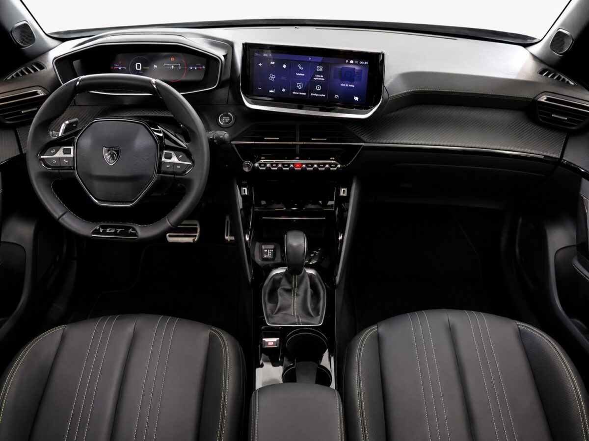 Peugeot 2008 GT Hybrid 2026 no uso diário: os pontos fortes e as limitações do SUV