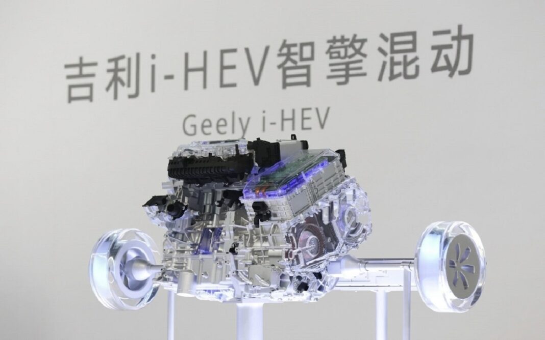 Geely revela tecnologia híbrida com consumo de até 45 km/l