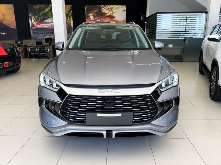 Carros elétricos avançam, mas híbridos ainda têm papel importante na transição