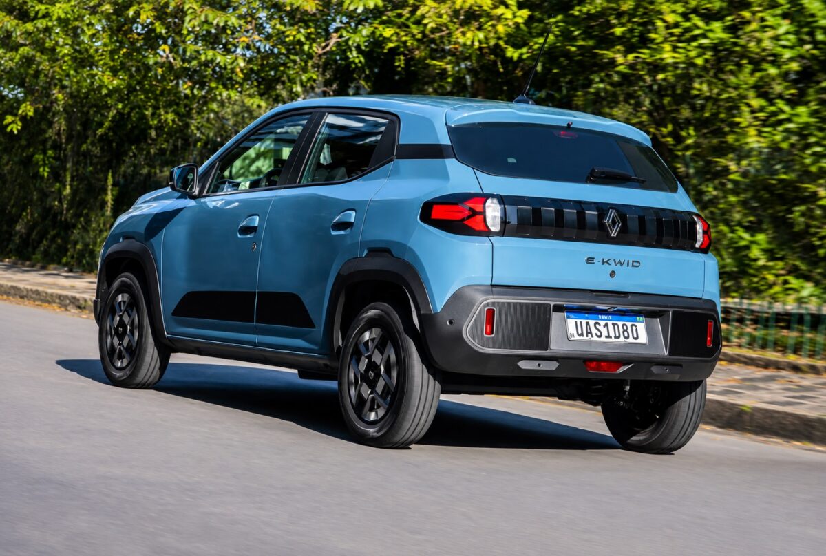 Renault encerra Kwid E-Tech no Brasil e reorganiza estratégia de elétricos com a Geely