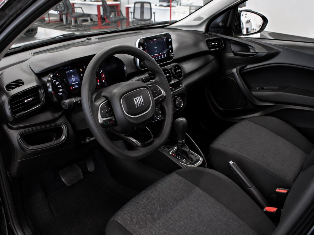 Fiat Argo 2026 mudou pouco, mas ainda tem bons argumentos para quem busca um automático