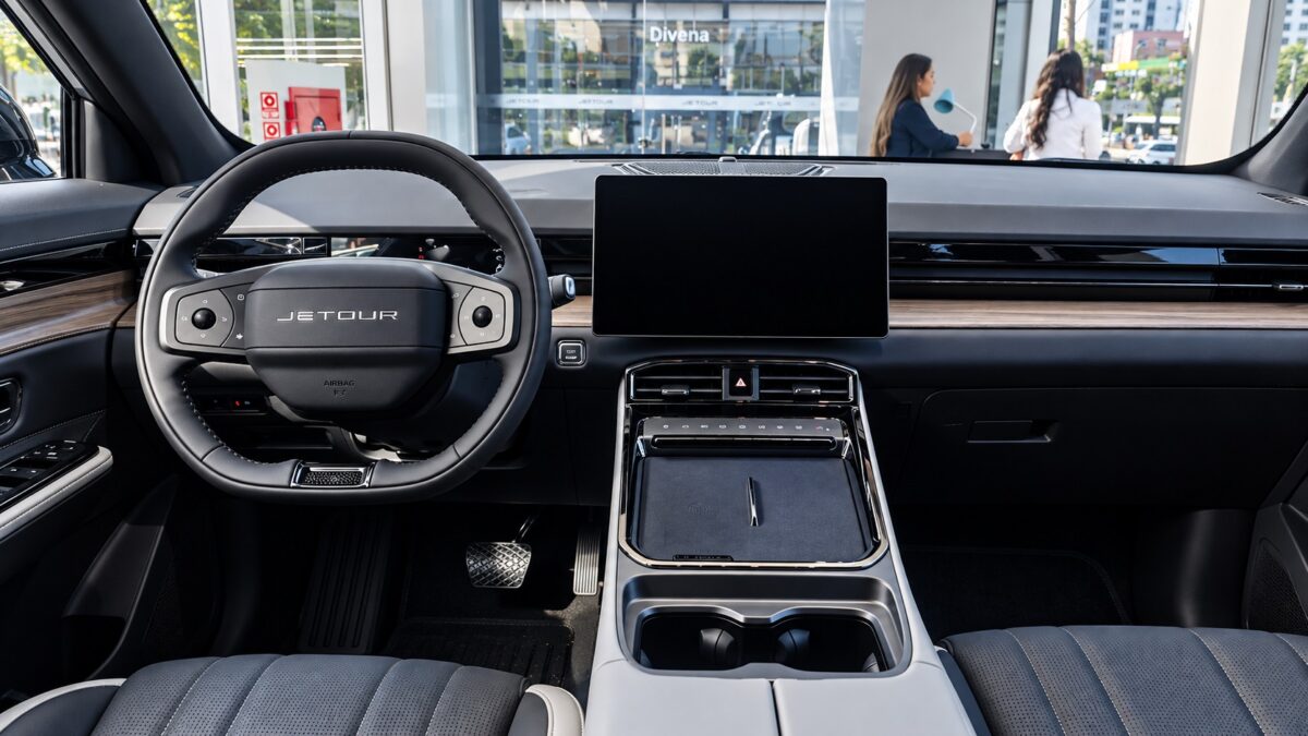 Jetour S06 Advance 2026 aposta em híbrido plug-in, espaço e preço para ganhar mercado