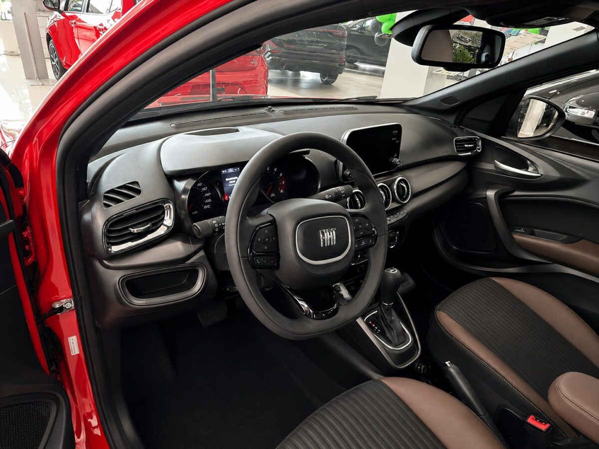 Fiat Cronos Precision 2026 mantém motor 1.3 e surpreende pelo espaço interno