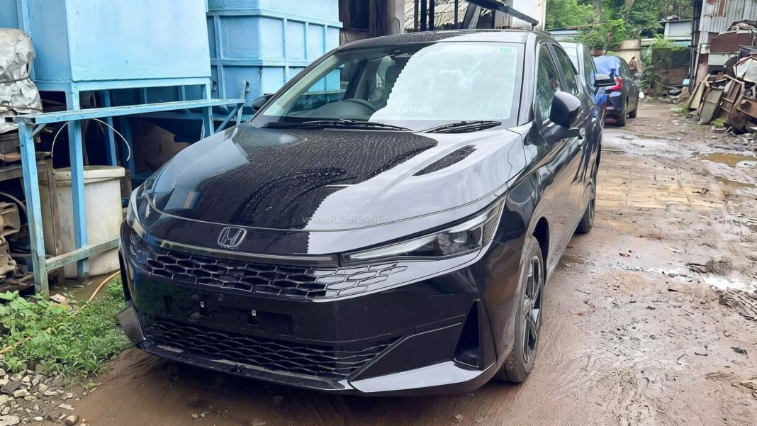 Novo Honda City 2028 aparece sem camuflagem e grade iluminada chama atenção