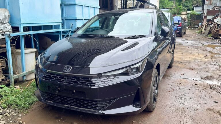 Novo Honda City 2028 aparece sem camuflagem e grade iluminada chama atenção