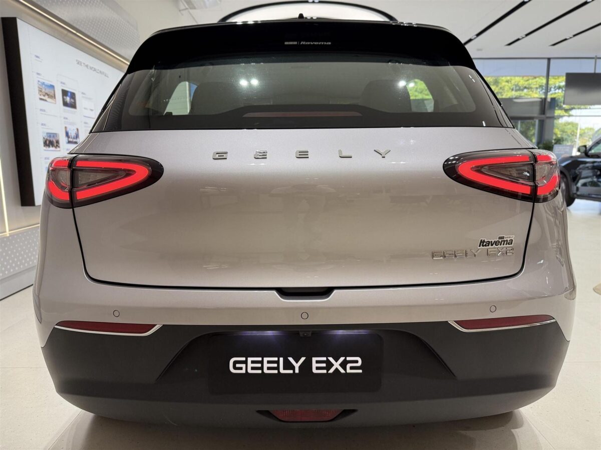 Novo Geely EX2 surpreende: elétrico maior e mais equipado pelo preço do Dolphin Mini