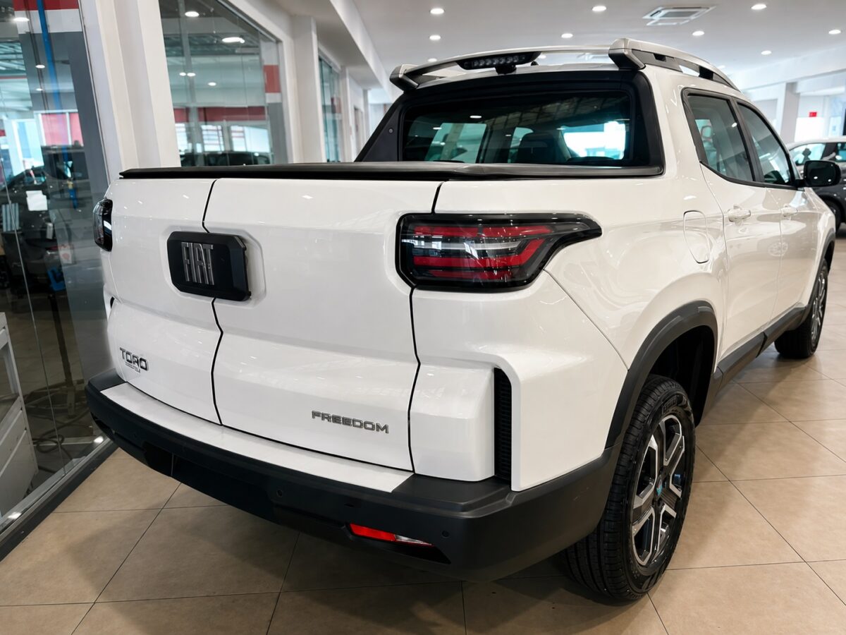 Fiat Toro Freedom 2026 tenta ser o ponto de equilíbrio da linha