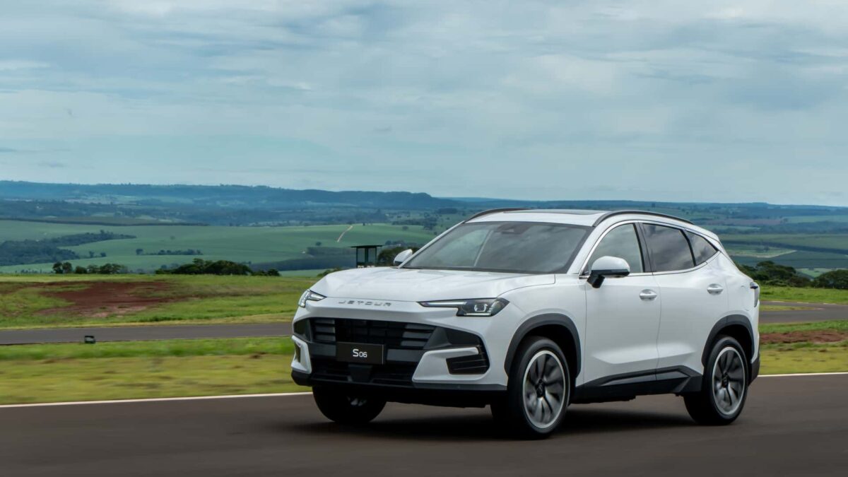 Novo Jetour S06 custa menos de R$ 185 mil e promete até 36 km/l com 315 cv