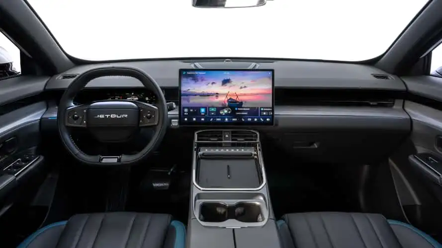 Novo Jetour S06 custa menos de R$ 185 mil e promete até 36 km/l com 315 cv