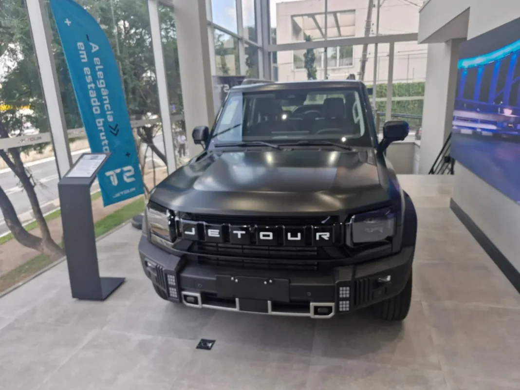 Jetour T2 2026 entrega potência e luxo, mas será que vale os R$ 300 mil? Jetour T2 2026 entrega potência e luxo, mas será que vale os R$ 300 mil?