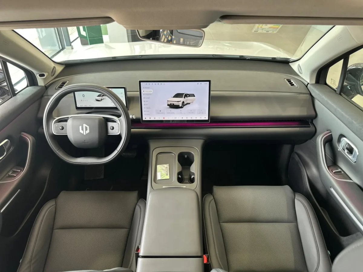 Analisamos o novo Leapmotor C10 REEV que é mistura carro elétrico e híbrido