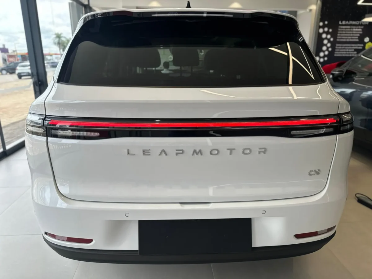 Analisamos o novo Leapmotor C10 REEV que é mistura carro elétrico e híbrido