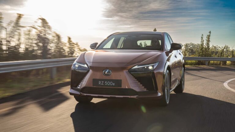 Testei o Lexus RZ 500e: silêncio absoluto, acabamento premium e 10 anos de garantia