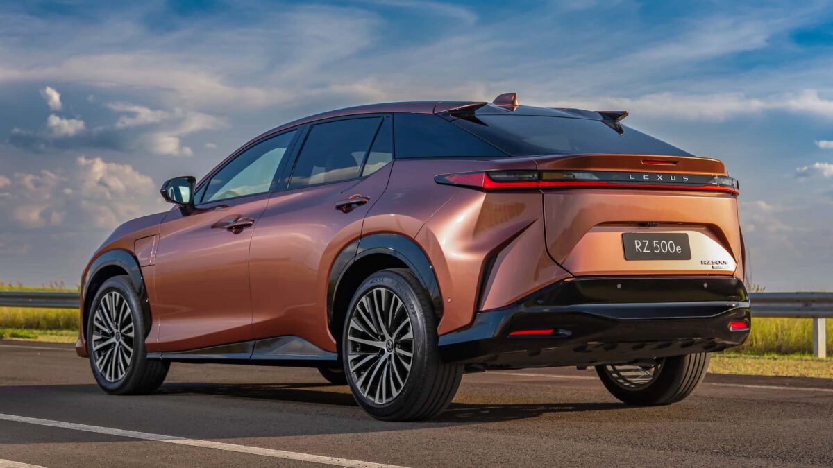 Testei o Lexus RZ 500e: silêncio absoluto, acabamento premium e 10 anos de garantia