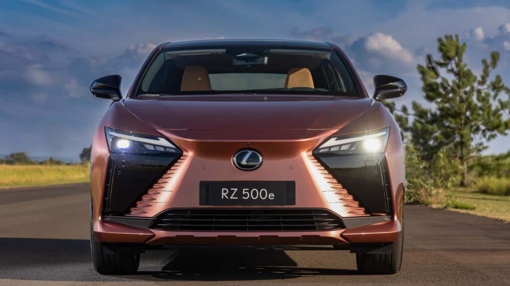 Novo Lexus RZ 500e estreia no Brasil com visual futurista e preço de R$ 499.990