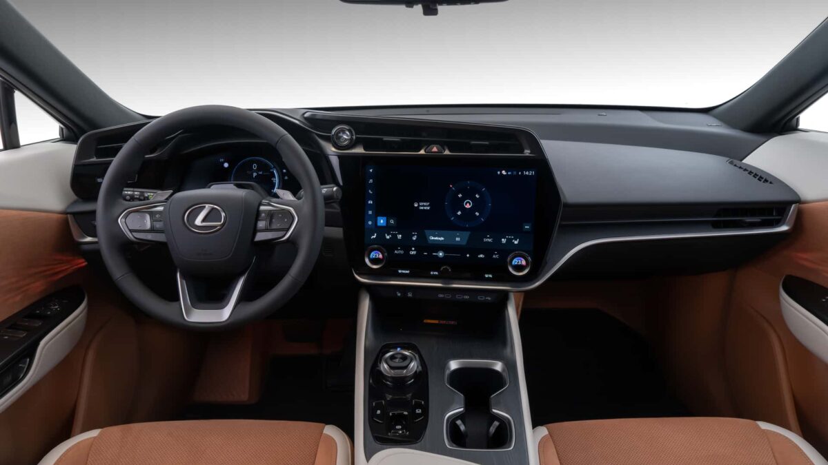 Testei o Lexus RZ 500e: silêncio absoluto, acabamento premium e 10 anos de garantia