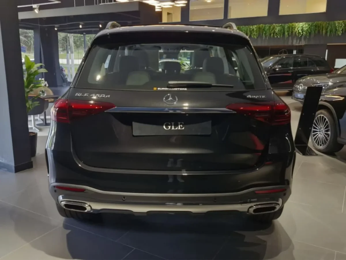 Mercedes GLE 450d 2026 impressiona com 367 cv e espaço para toda a família
