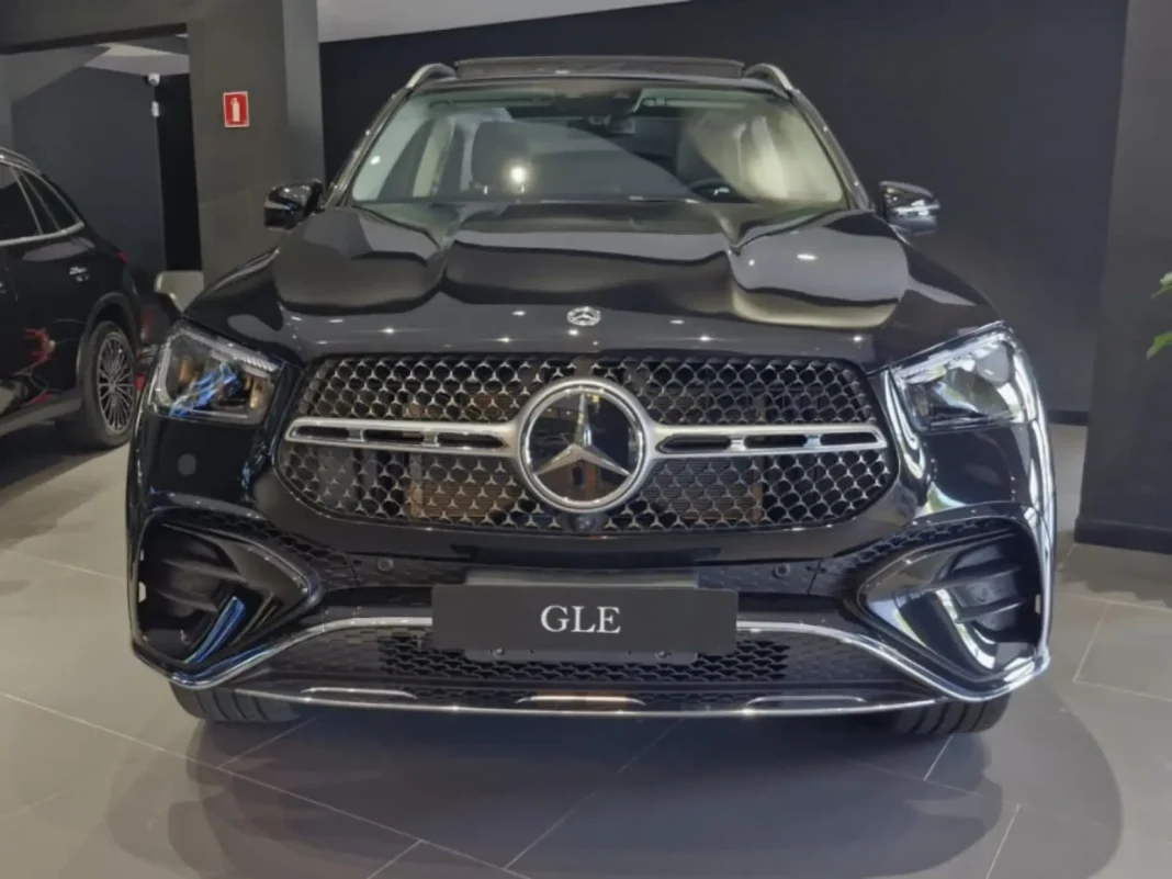 Mercedes GLE 450d 2026 impressiona com 367 cv e espaço para toda a família