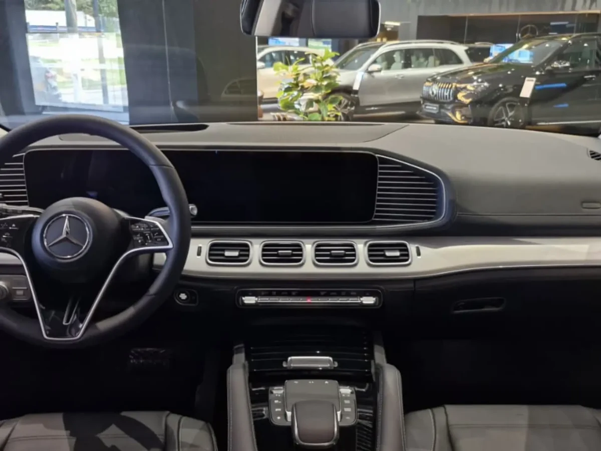 Mercedes GLE 450d 2026 impressiona com 367 cv e espaço para toda a família