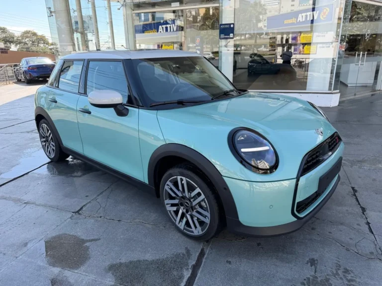 MINI Cooper S 2026 troca espaço por personalidade e uma condução difícil de imitar