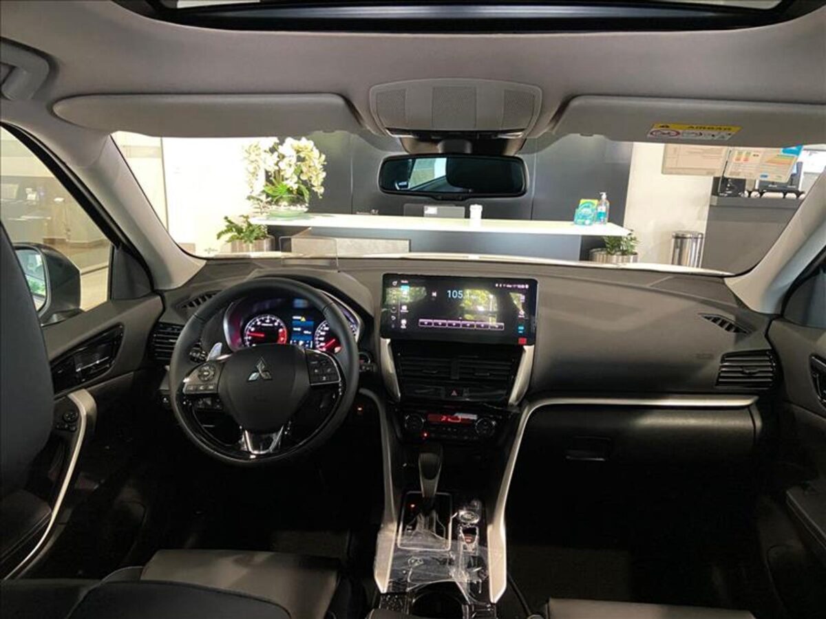Mitsubishi Eclipse Cross HPE-S 2027 aposta em conforto, rodas 19 e tração 4x4