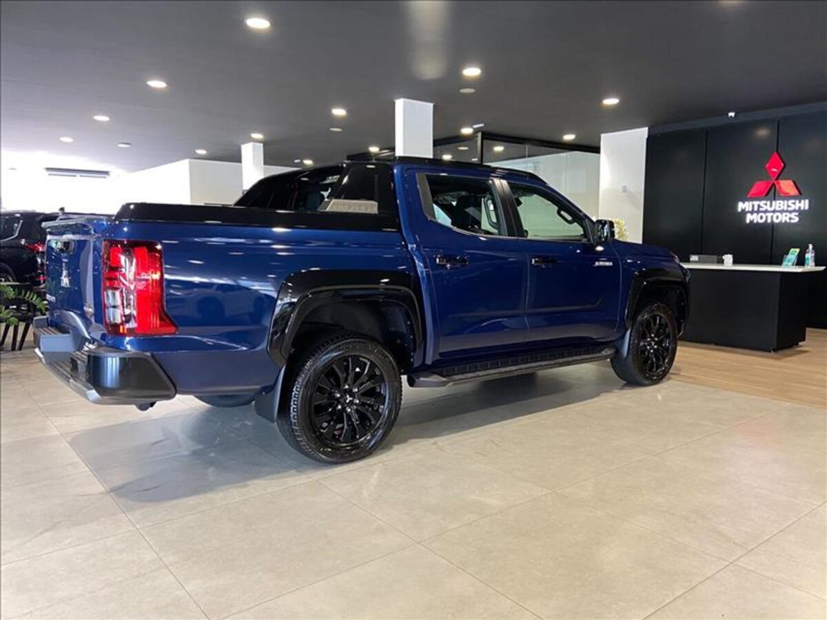Avaliamos a nova Mitsubishi Triton Katana 2027: ela pode fazer a Hilux perder o trono?