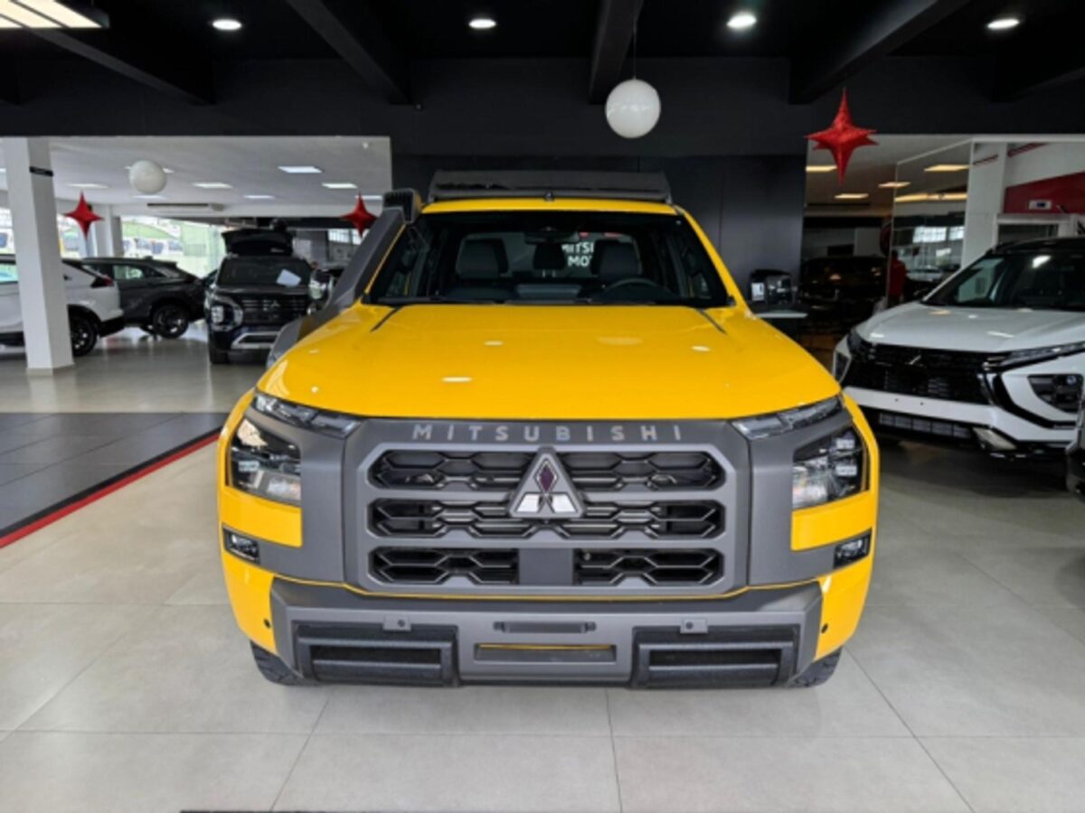 Nova Mitsubishi Triton Savana 2027 tem visual agressivo e alma off-road