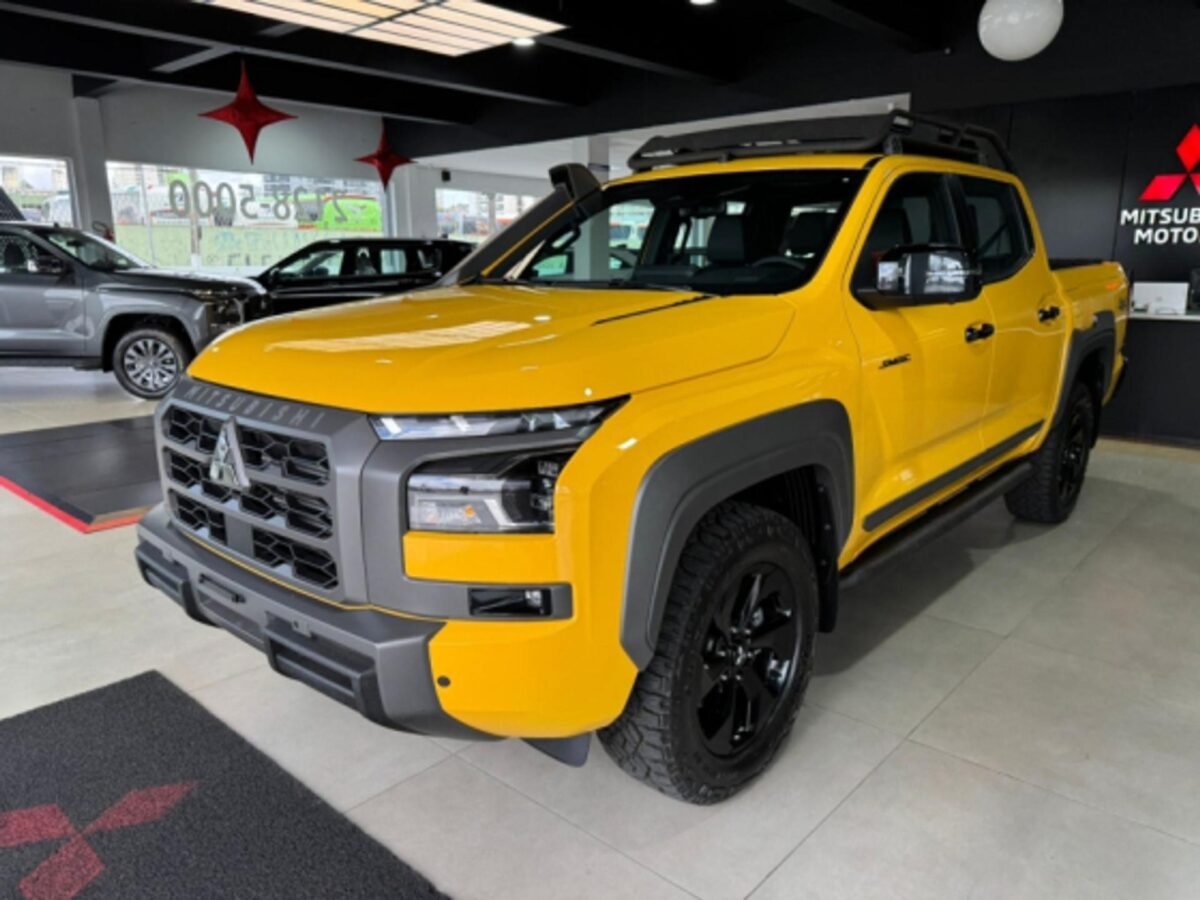 Nova Mitsubishi Triton Savana 2027 tem visual agressivo e alma off-road