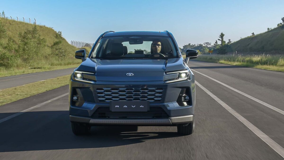 Novo Toyota RAV4 Hybrid estreou no Brasil com preço de R$ 317.190