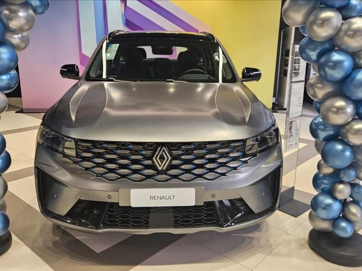 Renault Koleos combina sistema híbrido, espaço e tecnologia