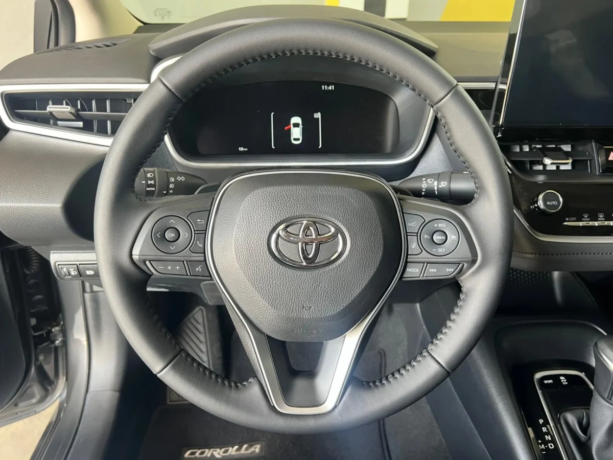 Corolla GLi Hybrid 2026: painel revela como funciona o sistema híbrido