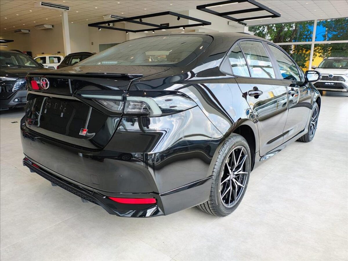 Toyota Corolla GR Sport 2026 ainda vale a pena? sedã sofre com a concorrência do BYD King