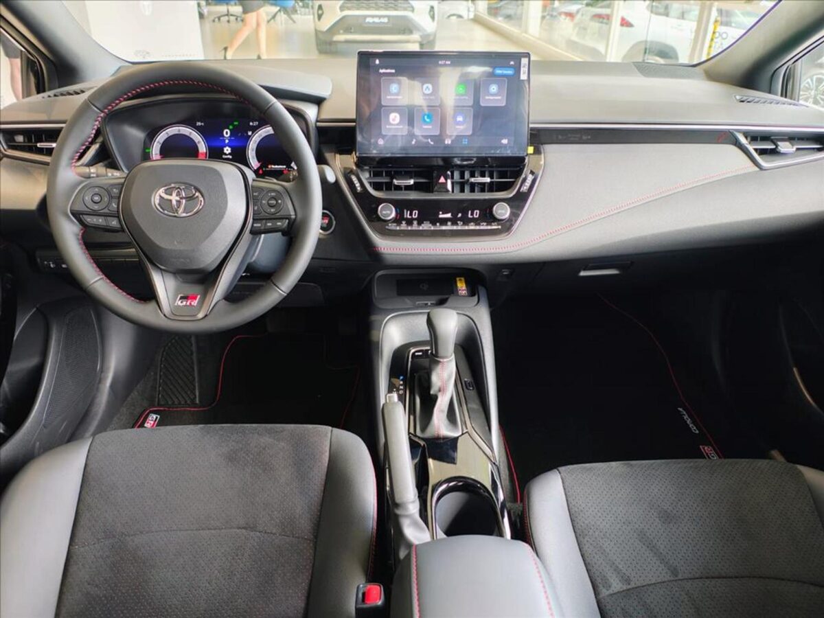 Toyota Corolla GR Sport 2026 ainda vale a pena? sedã sofre com a concorrência do BYD King