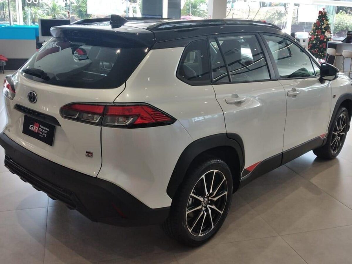Avaliamos o Toyota Corolla Cross GR-Sport 2026: Confira todos os detalhes
