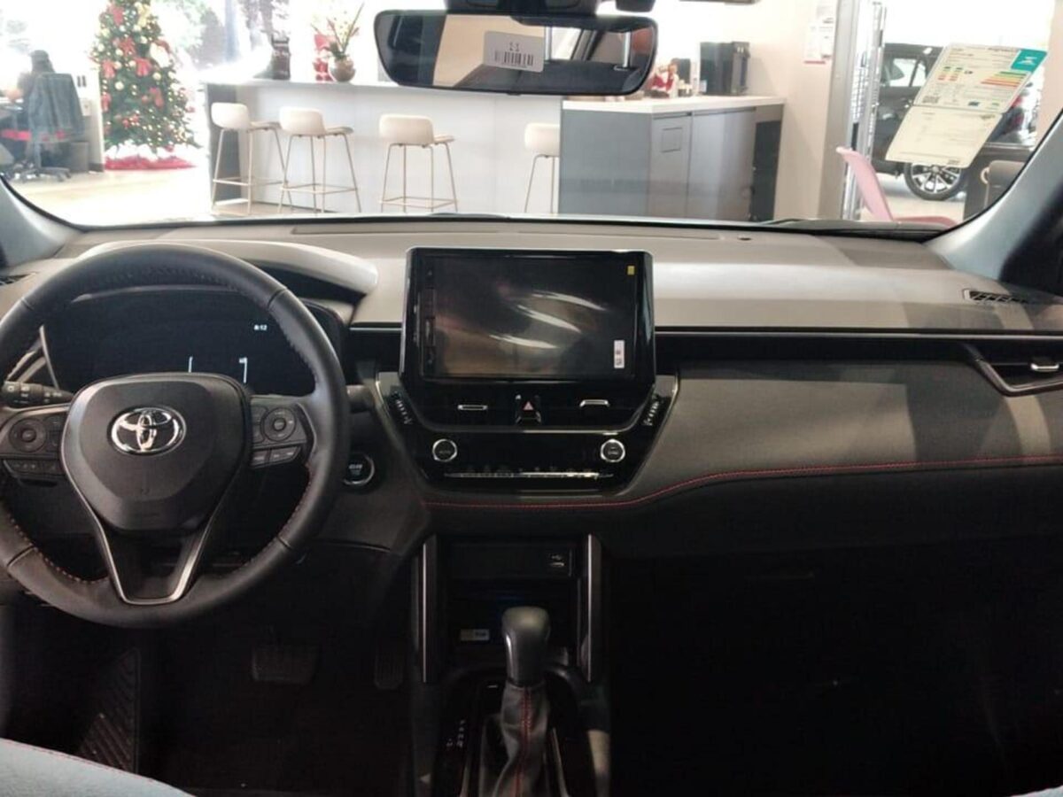 Avaliamos o Toyota Corolla Cross GR-Sport 2026: Confira todos os detalhes