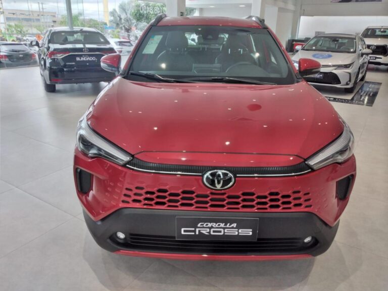 Toyota Corolla Cross XRX Hybrid 2026 chama atenção pelo consumo baixo e pacote tecnológico