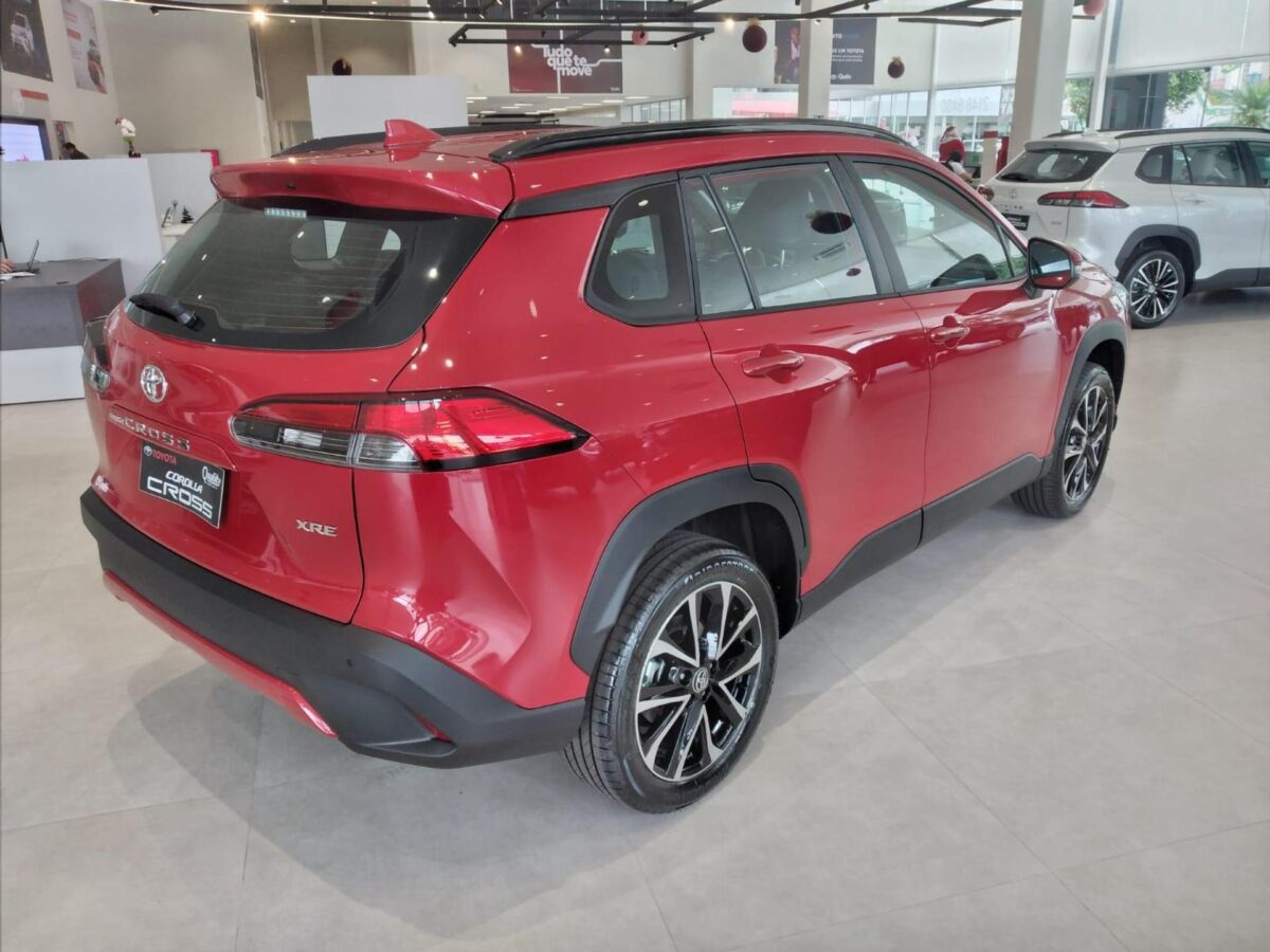 Toyota Corolla Cross XRX Hybrid 2026 chama atenção pelo consumo baixo e pacote tecnológico