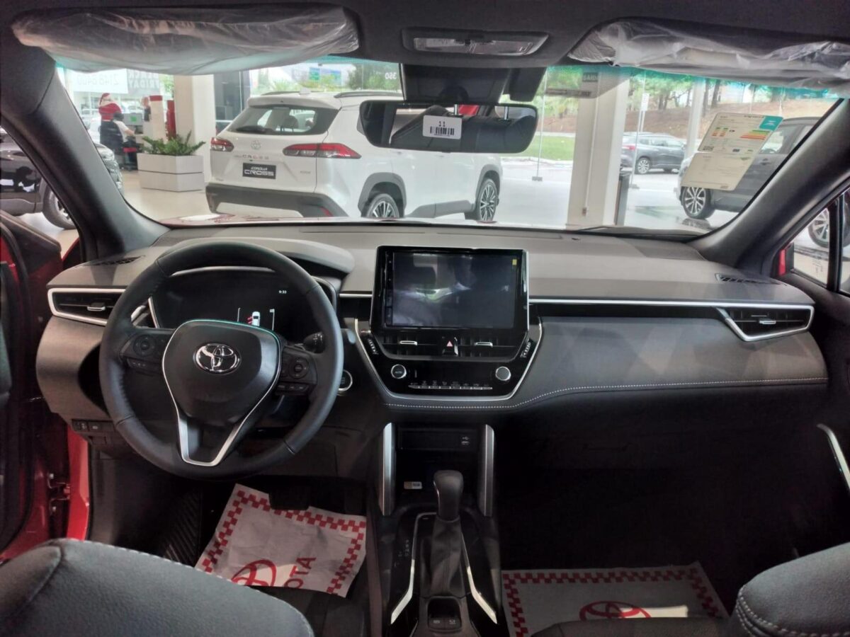 Toyota Corolla Cross XRX Hybrid 2026 chama atenção pelo consumo baixo e pacote tecnológico