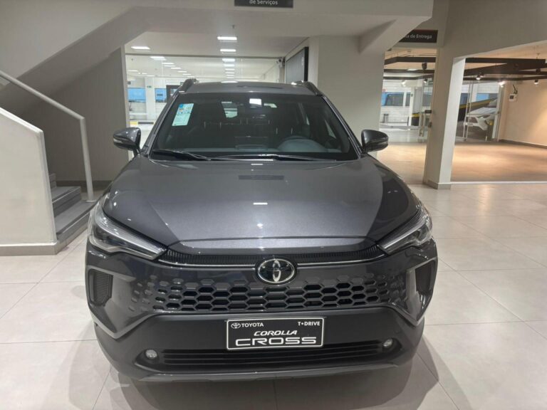 Corolla Cross XRE chega perto dos R$ 200 mil sem abandonar o motor aspirado