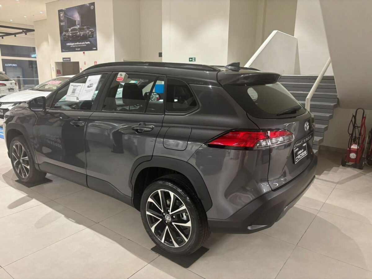 Avaliei o Corolla Cross XRE 2026 e agora entendi o sucesso da Toyota